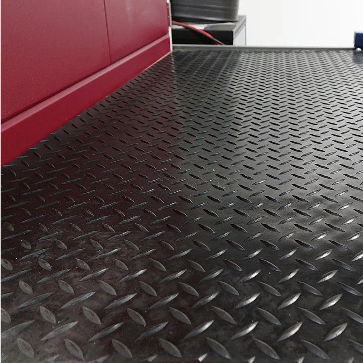 Chequer Plate Rubber Mat - Image 2