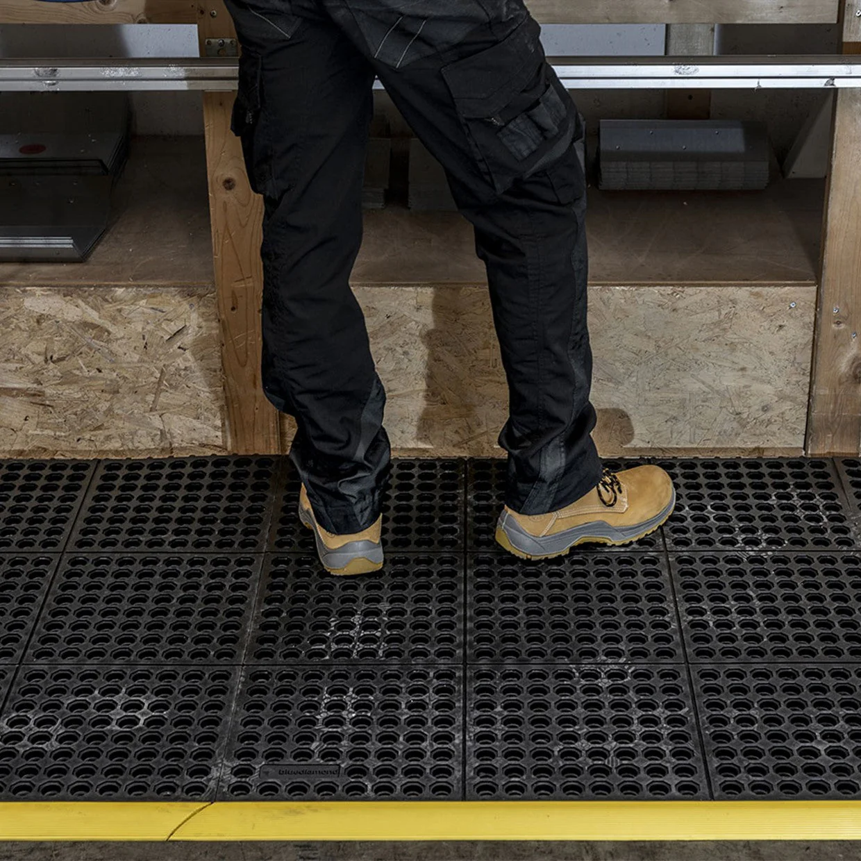 Cushion Link Open Top Anti-Fatigue Mat - 92cm x 92cm - Image 2