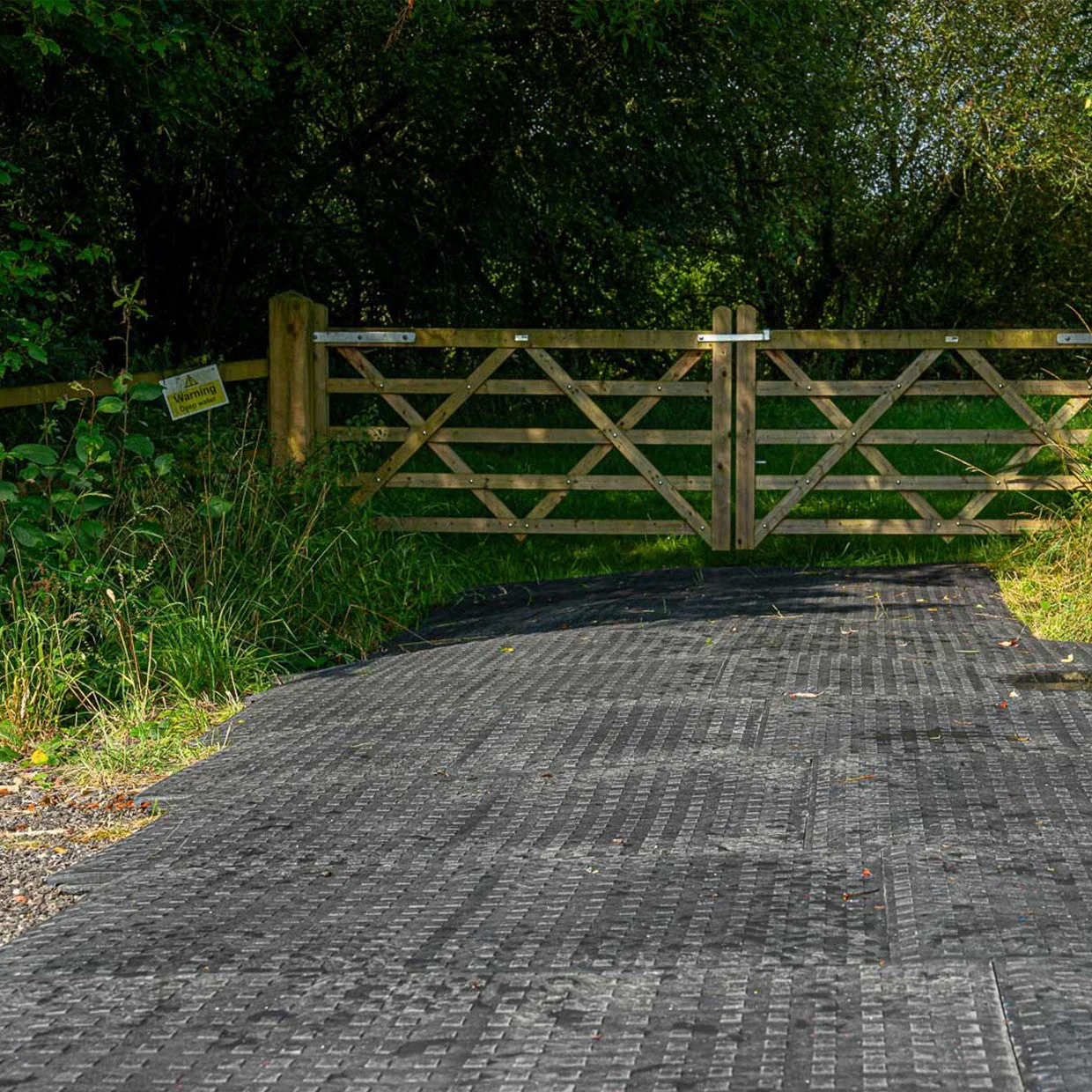 GroundTuff Temporary Ground Protection Mat 800mm x 1200mm x 22mm - Image 3