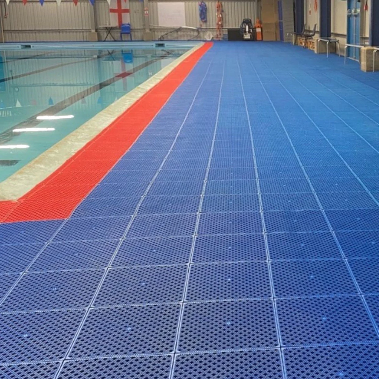Interlocking Duckboard Kumfi Tile PVC High-Grip Mat - 30x30cm - Image 4