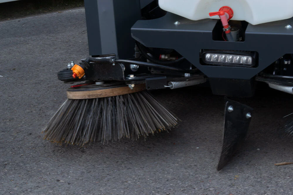 MAXVAC MaxWind Pedestrian Sweeper - Image 8