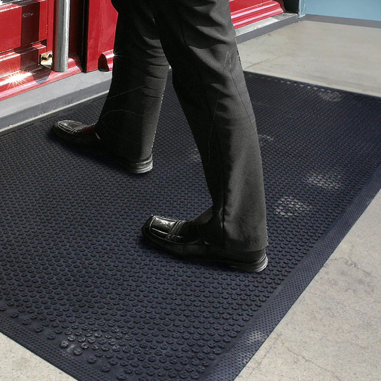 Safety Scrape Anti-Slip Mat for Swarf, Dirt and Grime - Image 2