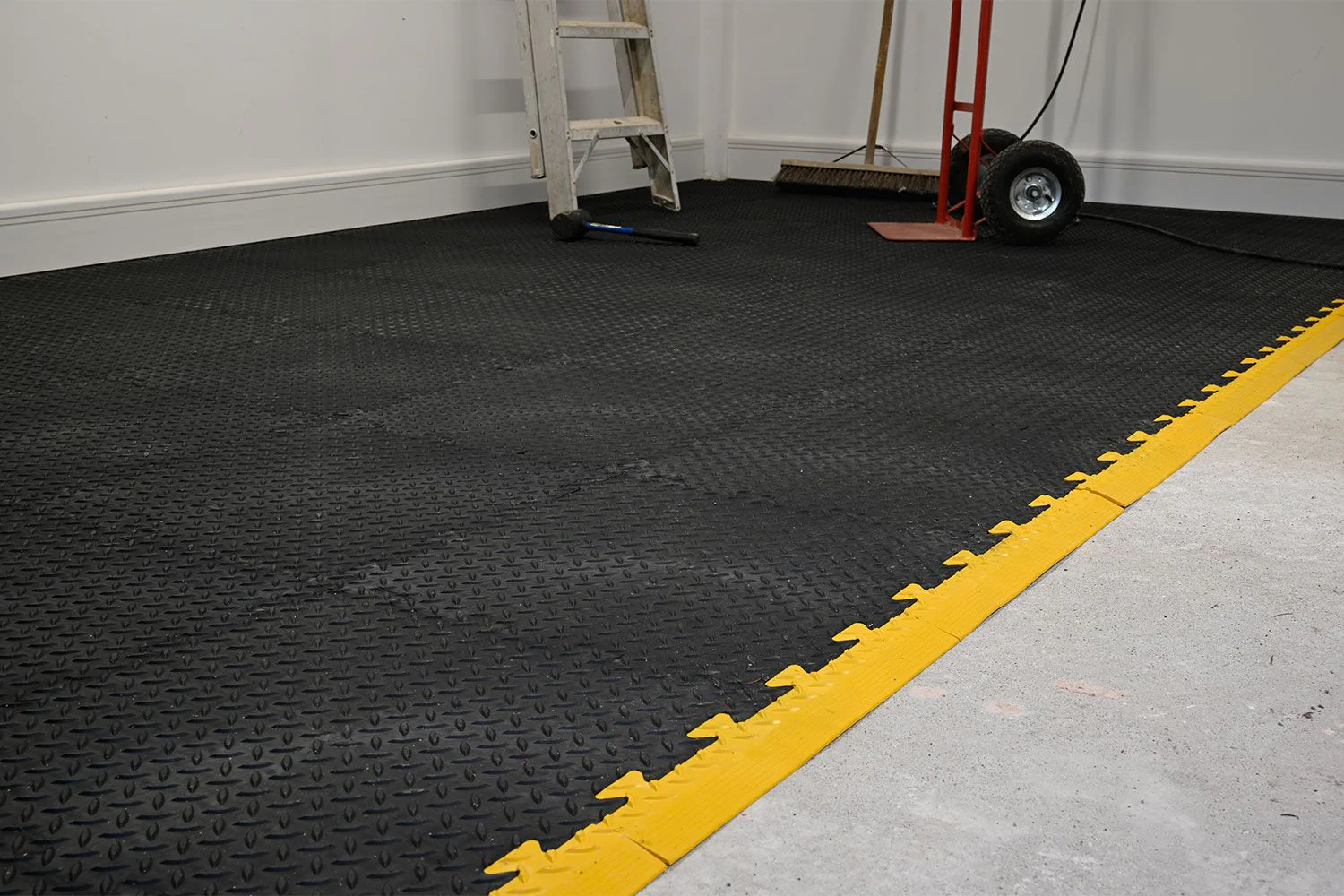 Tuff-Tile Diamond Heavy Duty Interlocking Floor Tile - Image 2