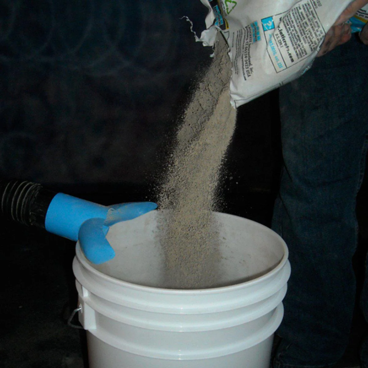 Waletale Mixing Bucket Dust Extraction Attachment - Image 5